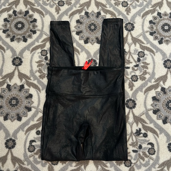 SPANX Leggings Size S Small Distressed Faux Leather Skinny Black Shape Wear - Picture 2 of 6